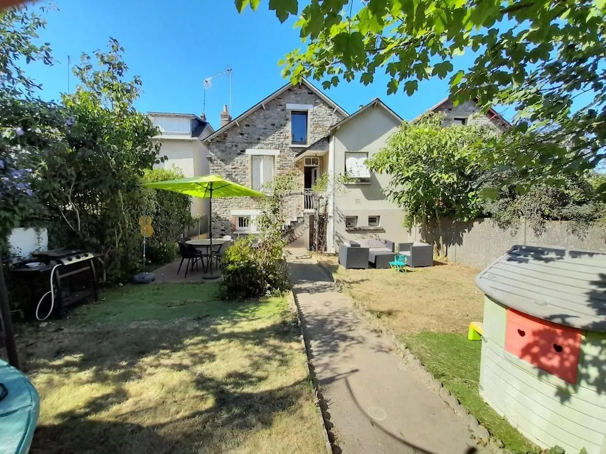 Holiday home Maison 4 Chambres Et Jardin - 5 Minutes Gare Rennes