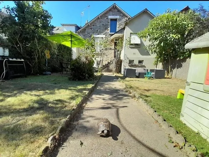 Holiday home Maison 4 Chambres Et Jardin - 5 Minutes Gare Rennes